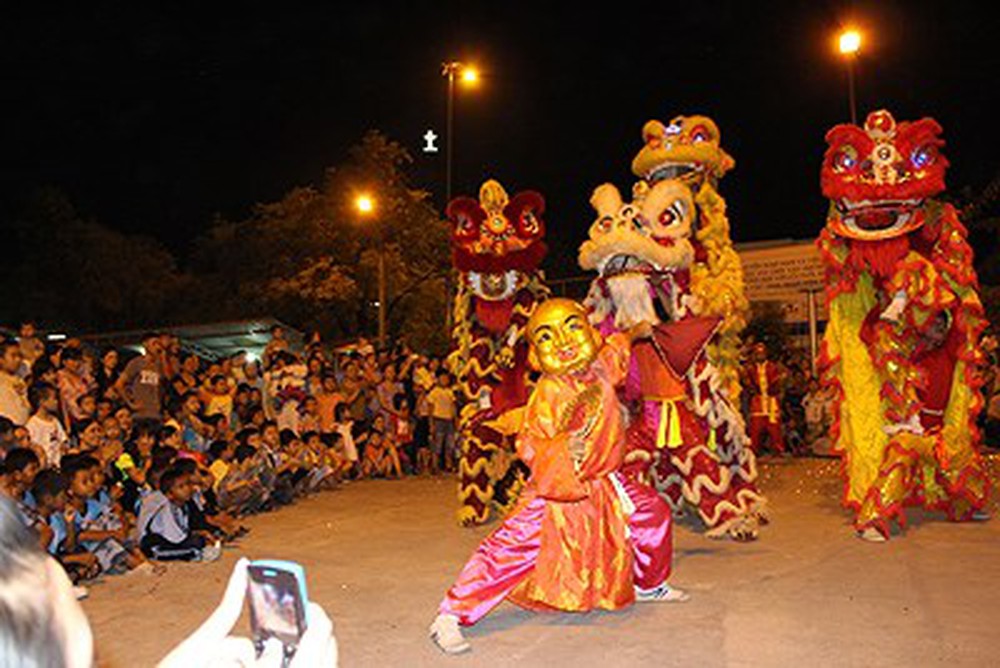 mua su tu tet trung thu, mua lan