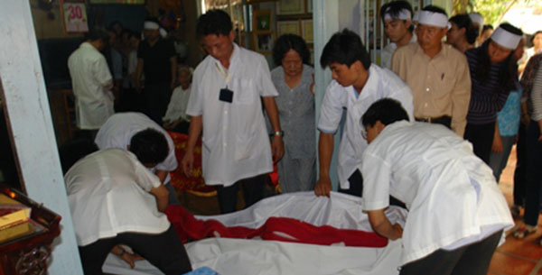 kham liem nguoi qua co, buoc tay nguoi chet