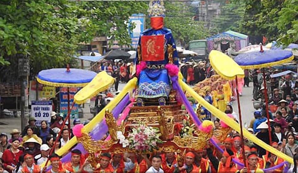 le hoi den quan lon tuan tranh